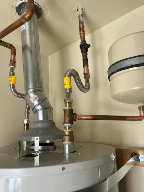 Water heater installation and plumbing repair in Roseida